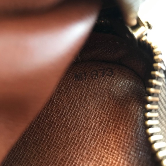 Authentic Louis Vuitton Saint Germain 24 - Picture 6 of 8